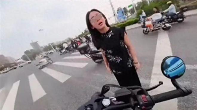 突后续：女司机气到流产公布完整行车记录仪九游会j9入口登录新版河北女司机与骑手冲(图2)